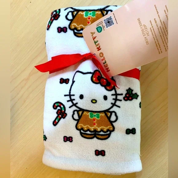 🎄HelloKitty Christmas Hand Towel 4PC Bundle Gingerbread Wreath Holiday 2024 NEW - Picture 7 of 10